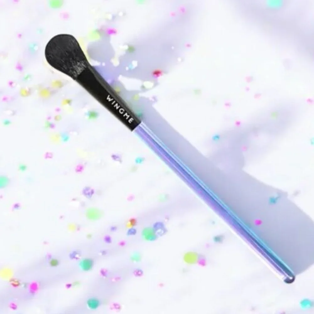 WINGME All-Over Eyeshadow Brush -‎ NEW IN PACKAGE!
